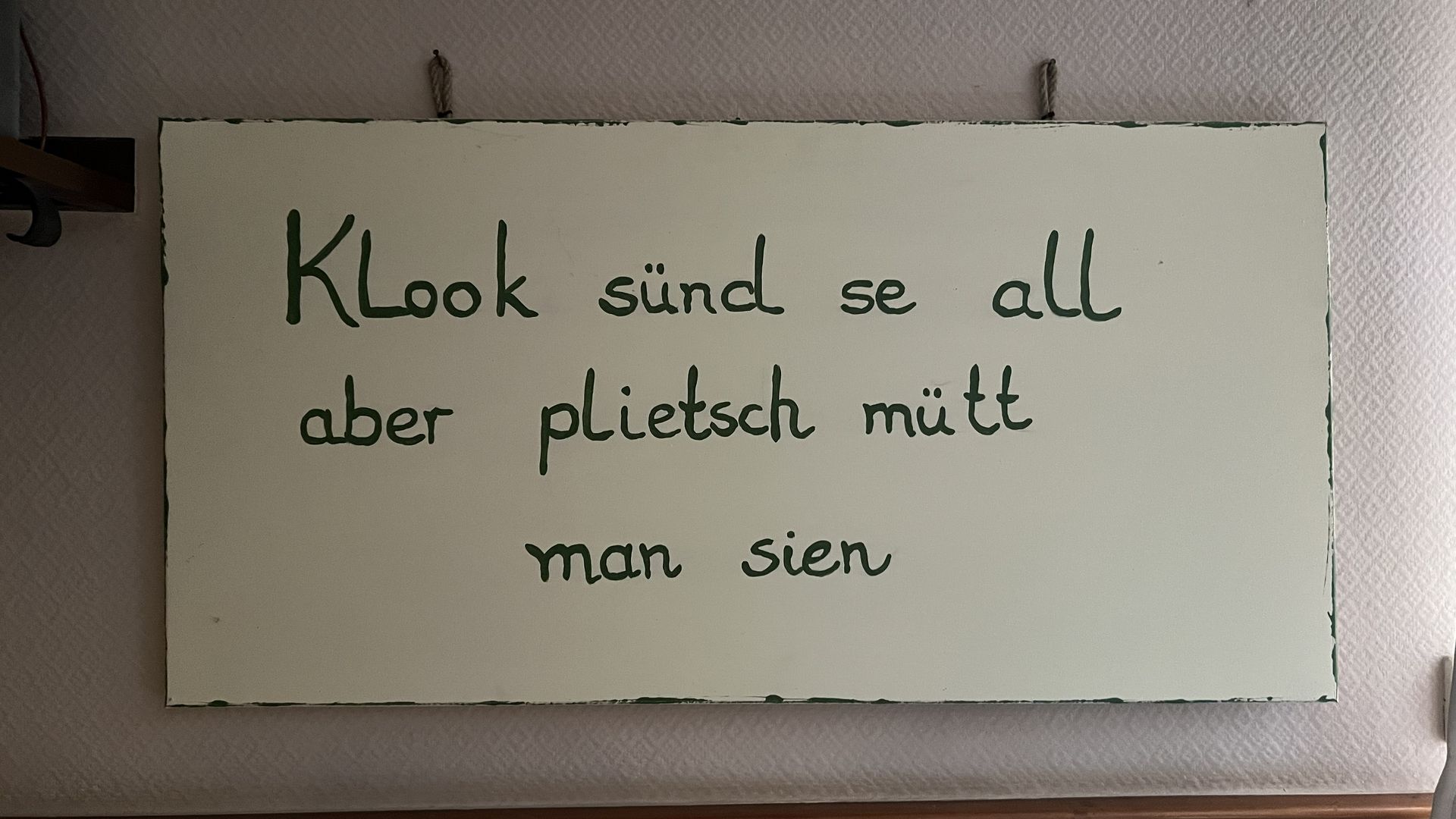 Sinnspruch_Zum Fahrenkrug Schild mit einem darauf geschriebenen Spruch