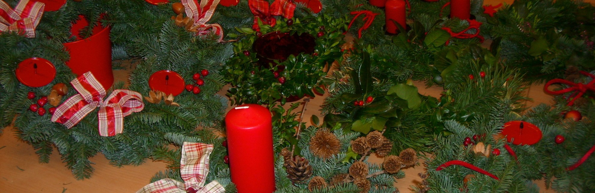 Weihnachtskranz binden mit der WalderlebnisWelt, © WalderlebnisWelt