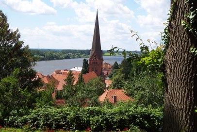 Blick vom Schlossareal auf die Maria-Magdalenen-Kirche, © Nadja Biebow