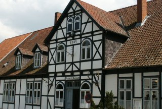Das Bismarck-Museum in Friedrichsruh befindet sich in unmittelbarer Nähe zum Schloss Friedrichsruh sowie zum Bahnhof., © Otto von Bismarck-Stiftung
