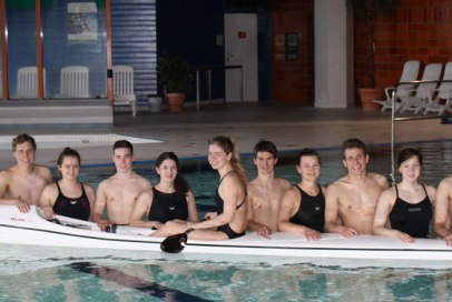 Die Mitglieder der DLRG übten im Aqua Siwa in Ratzeburg mit dem Surfski., © Vereinigte Stadtwerke GmbH