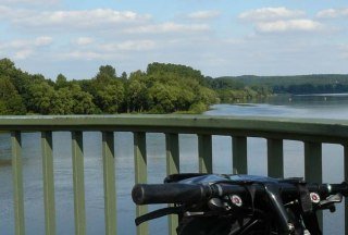 Blick von der Elbbrücke mit Staustufe auf die Elbe, © Tourist-Information Geesthacht