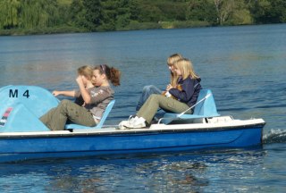 Ganz klassisch ist man mit dem Tretboot auf dem Ratzeburger See unterwegs., © Wassersport Morgenroth
