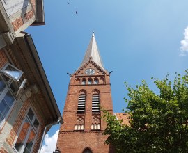 Turm der Maria-Magdlanen-Kirche in Lauenburg/Elbe, © Dorothée Meyer