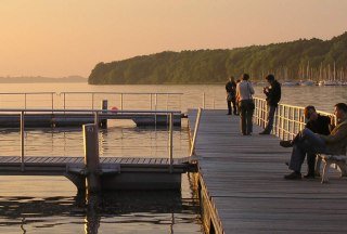 Abendstimmung am Ratzeburger See: Die Badeanstalt an der Schlosswiese., © Carina Jahnke / HLMS GmbH