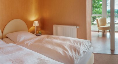 Zimmer mit Elbblick im Hotel Bellevue in Lauenburg., © Jelena Filipinski/Hotel Bellevue