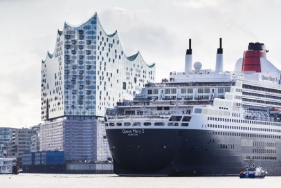 Elbphilharmonie mit Queen Mary 2 in Hamburg, © Jörg Madrow - Metropolregion Hamburg