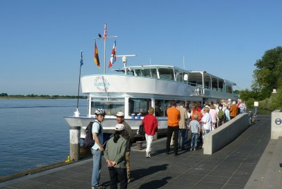 Salonschiff Aurora am Schiffsanleger Geesthacht, © Tourist-Information Geesthacht