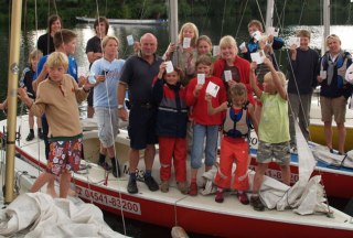 Geschafft! Diese Gruppe darf nun alleine auf dem Ratzeburger See segeln., © Wassersport Morgenroth