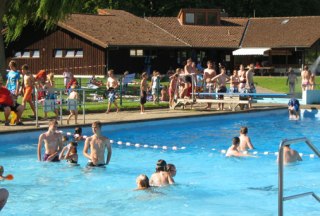 Solarthermisch beheizt verspricht das Freibad in Steinhorst den ganzen Sommer über ein herrliches Badevergnügen., © Freibad Steinhorst