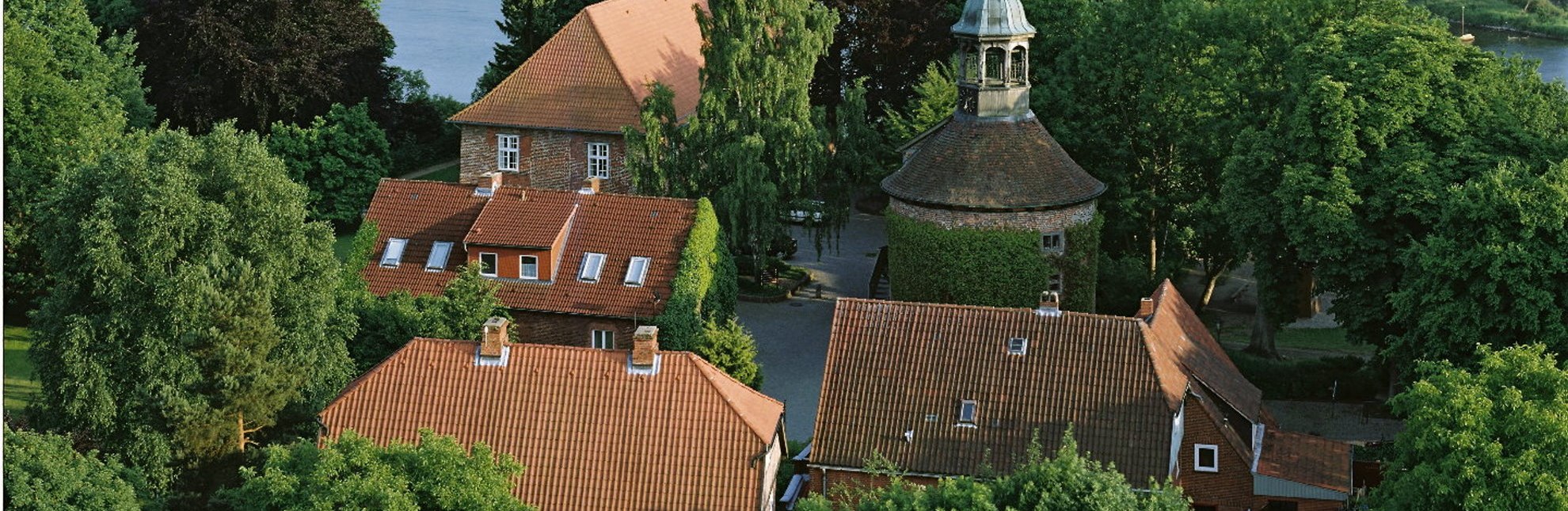 Vom Lauenburger Schloss ist heute noch der Turm und ein Nebengebäude erhalten., © Stadt Lauenburg/Elbe