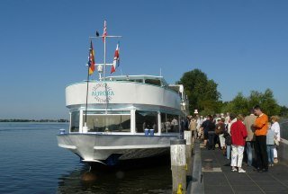 Salonschiff Aurora am Schiffsanleger Geesthacht, © Tourist-Information Geesthacht