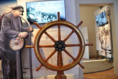 Lebensgroßes Foto eines Schiffsführers im Elbschifffahrtsmuseum, © Christin Kiepke