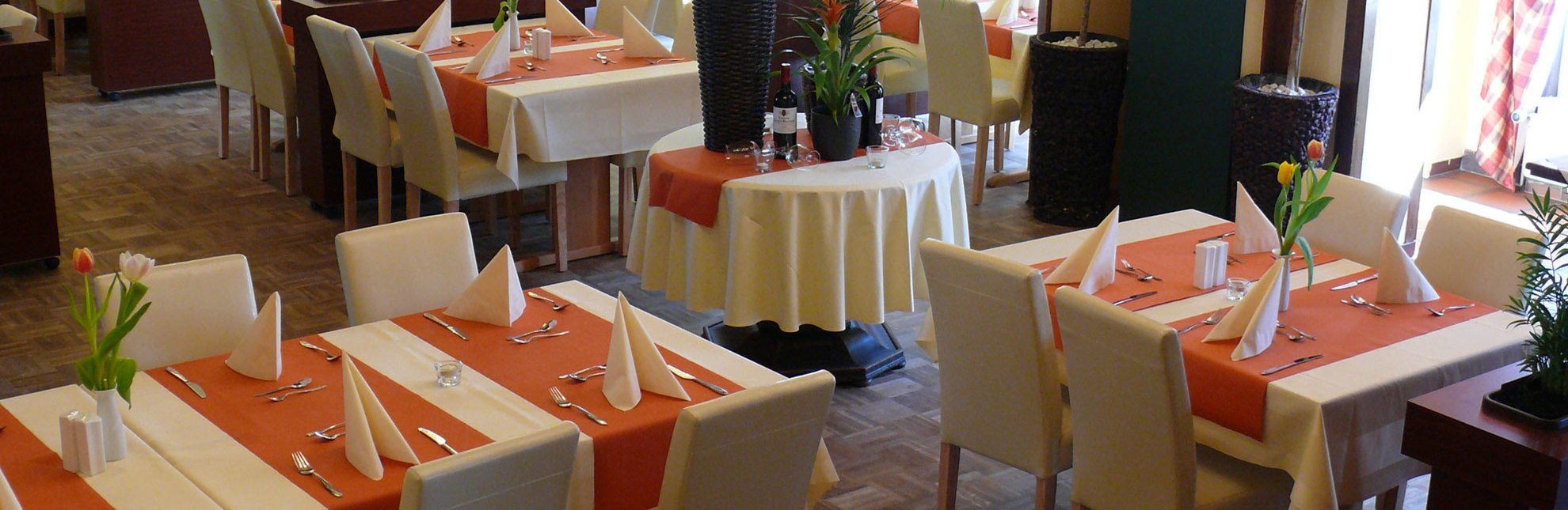 Gedeckter Tisch im Gasthaus Düneberg in Geesthacht, © Gasthaus Düneberg, Geesthacht