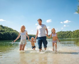 In zahlreichen Seen des Naturparks Lauenburgische Seen dürfen Sie ungetrübten Badespaß genießen., © Nicole Franke / HLMS GmbH