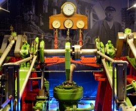 Dampfmaschine in der Schartzkammer der Schiffsantriebe des Elbschifffahrtsmuseums, © Uwe Franzen