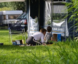 Familienzeit auf dem Campingplatz Hohes Elbufer in Geesthacht Tesperhude, © Nils Tünnermann